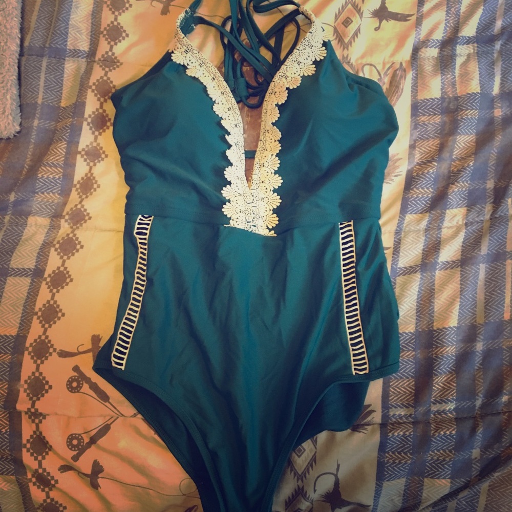 swimsuit, bathing suit cover, crop top,tank top